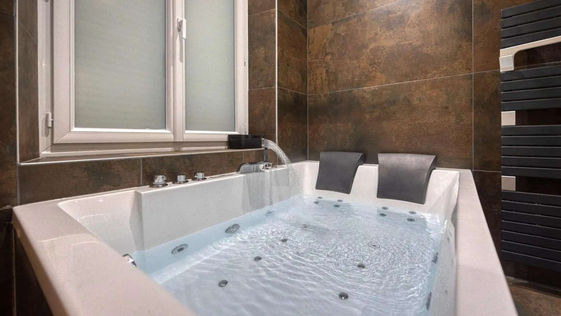 L'Ame Etoilee - Love Room Avec Balneo & Sauna Grenoble Appartement