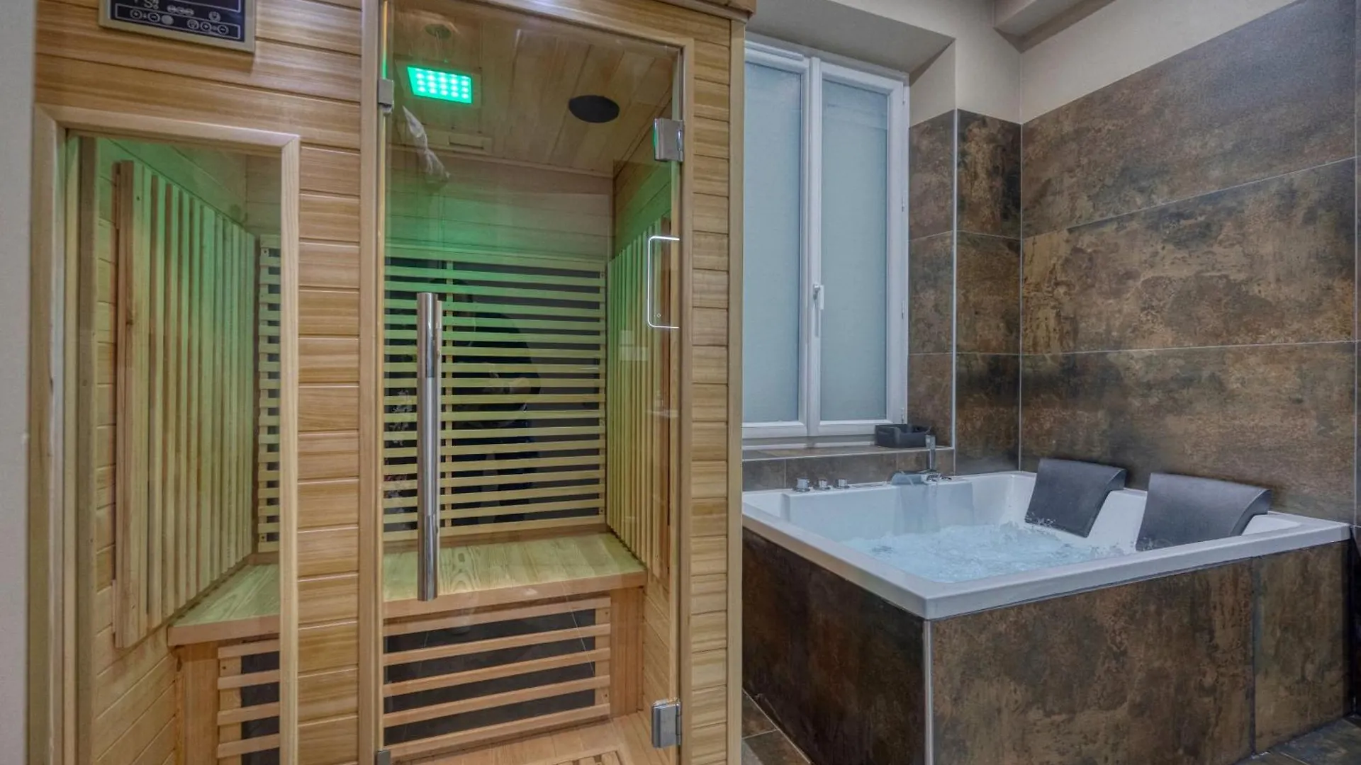 L'Ame Etoilee - Love Room Avec Balneo & Sauna Grenoble Appartement